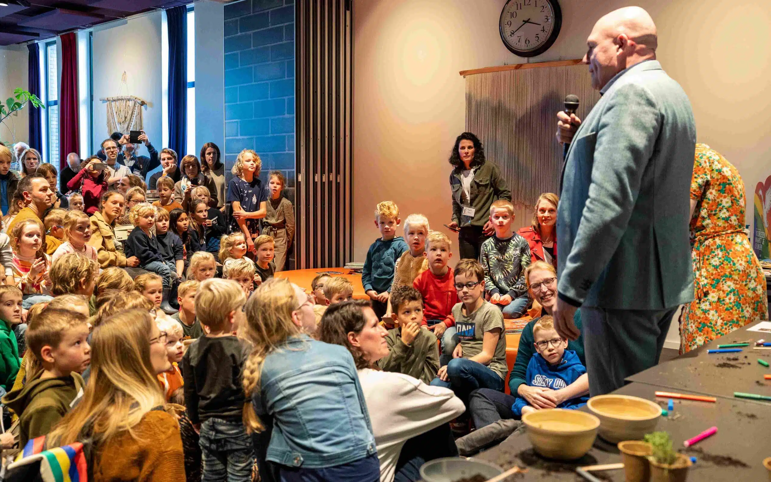 andre kuipers beantwoordt vragen van kids